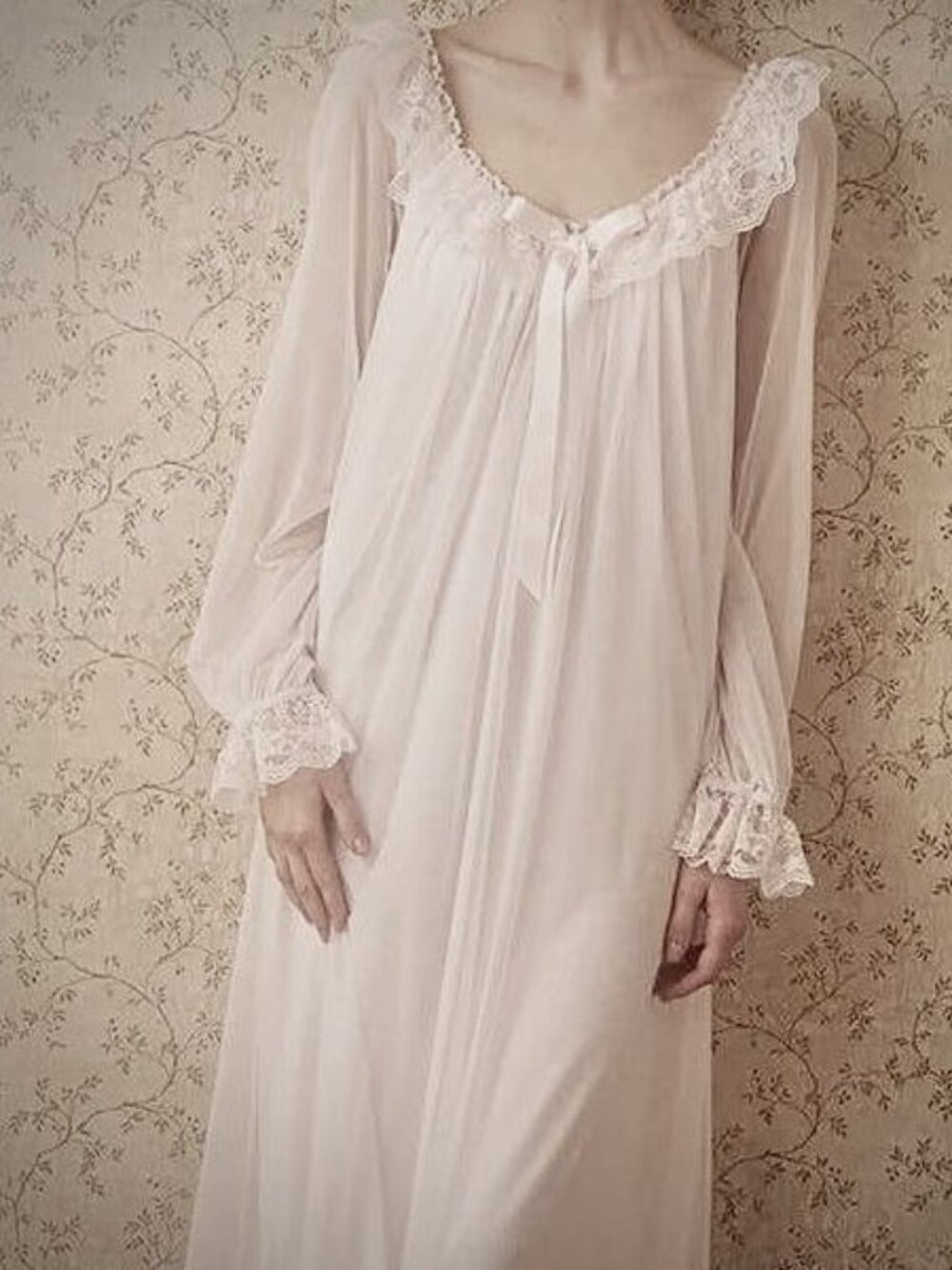 FLWYDRAN Women's Nightgown - Picture 1 of 5